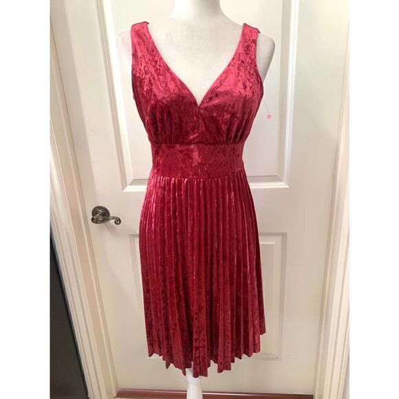 Modcloth Splendorous Spree Velvet Dress in Wine - Picture 6 of 16